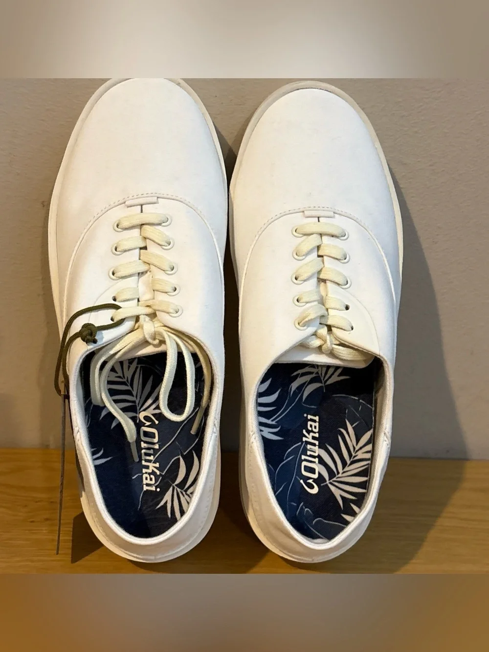 Olukai Tradewind Canvas Casual Sneakers Shoes Off White Men’s 9 NEW